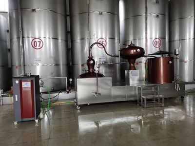 這幾年因?yàn)橐咔榈仍蚪o我國經(jīng)濟(jì)帶來很大沖擊,隨著經(jīng)濟(jì)放緩釀酒行業(yè)也受很大影響,我們公司是主要生產(chǎn)葡萄酒加工設(shè)備設(shè)備的廠家,